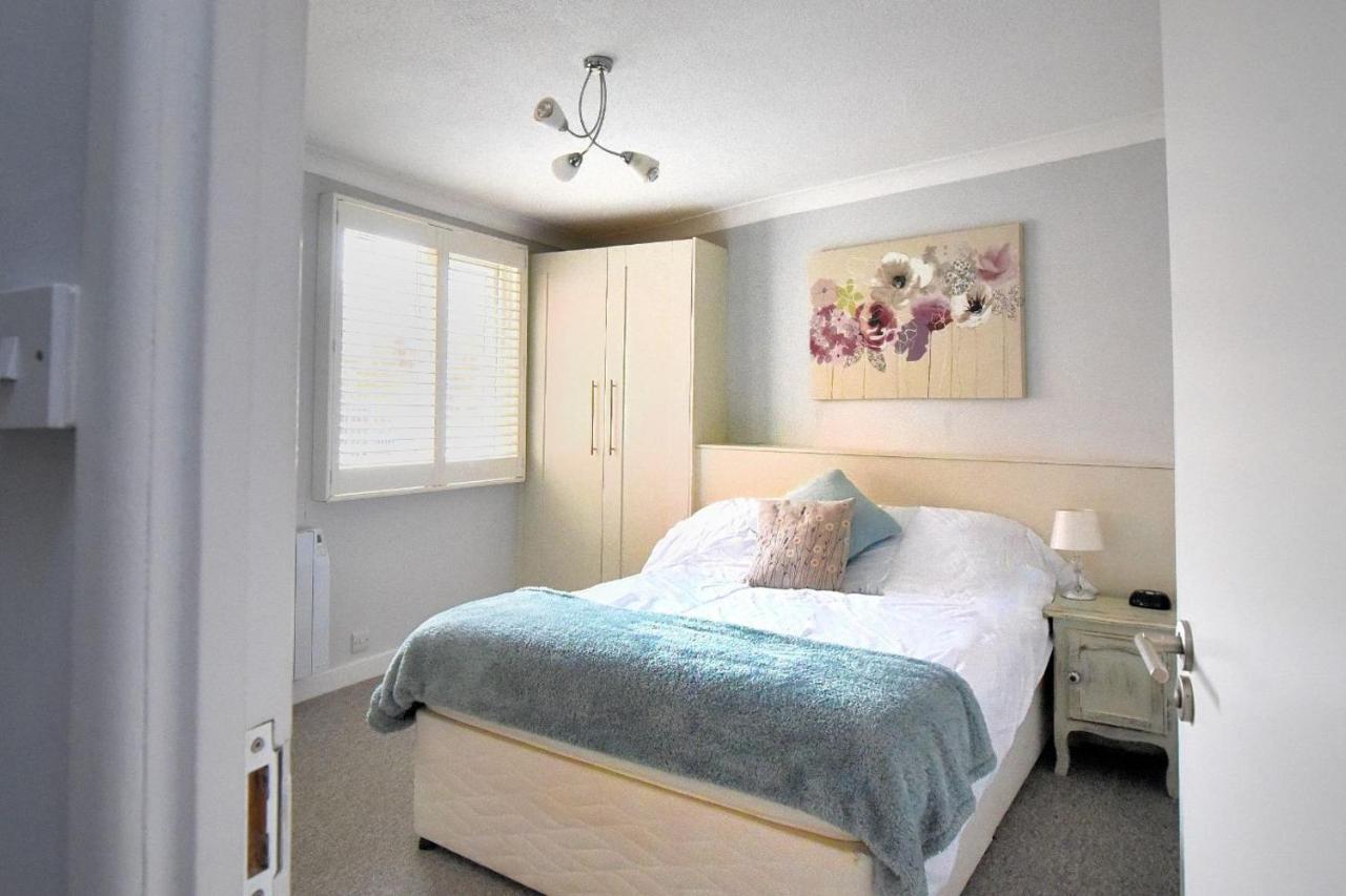 The Retreat Apartment Lyme Regis Bagian luar foto